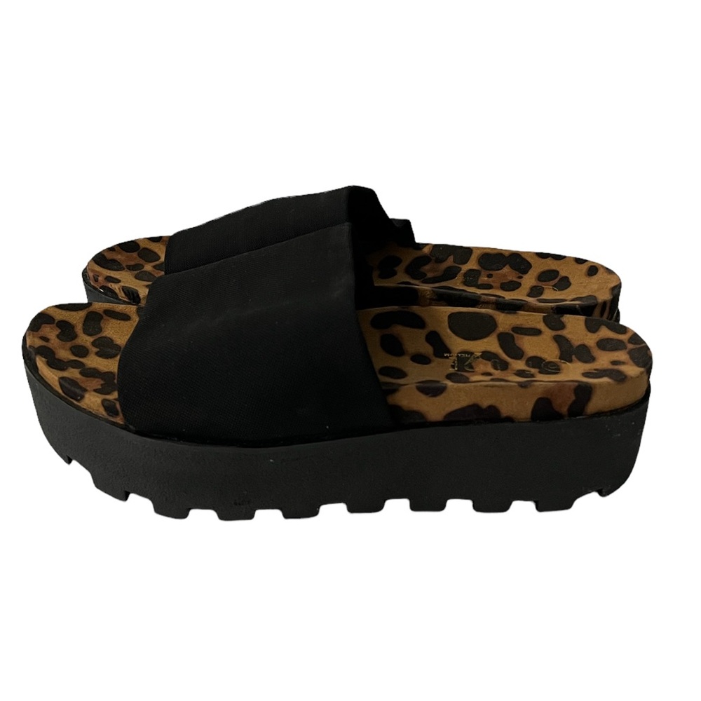 Animal print Platform Slip on Size 8
